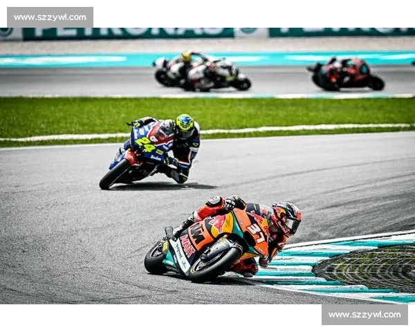 Moto3 马来西亚站出场圈事故：两车手送医，赛事紧急缩减